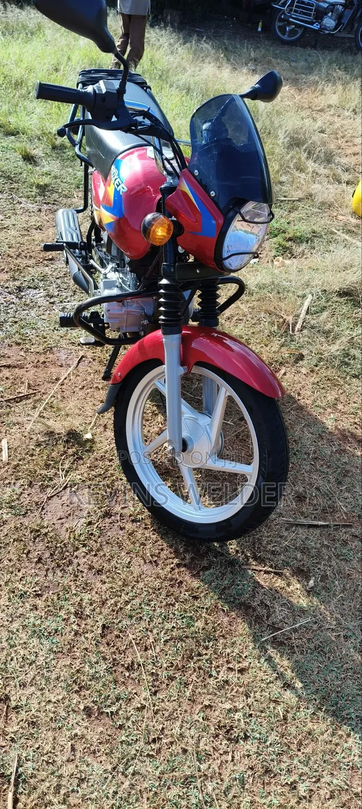 Bajaj Boxer 125 2025 Red