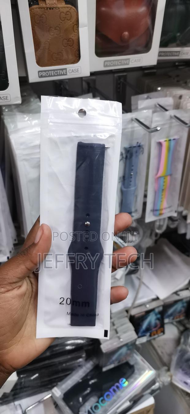 20mm Silicone Smartwatch Band With a Secure Pin-and-Tuck Closure