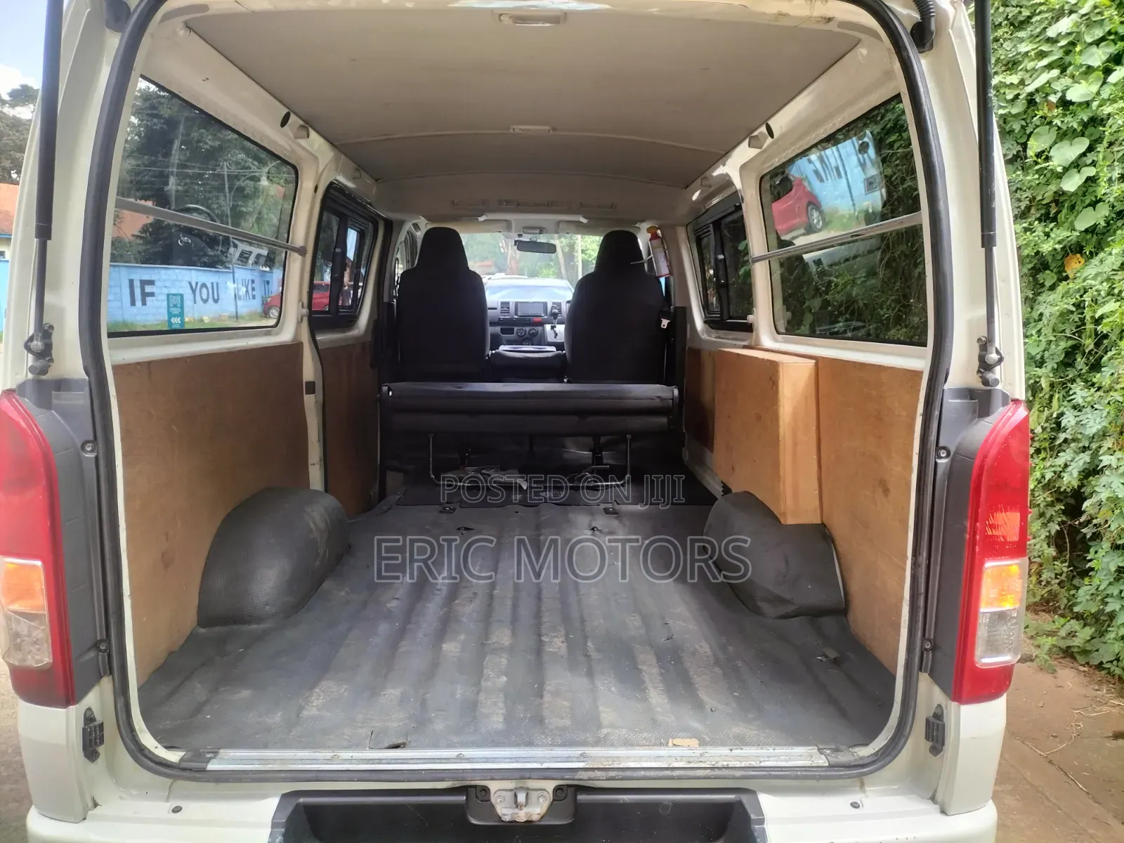 Toyota HiAce 2014 White