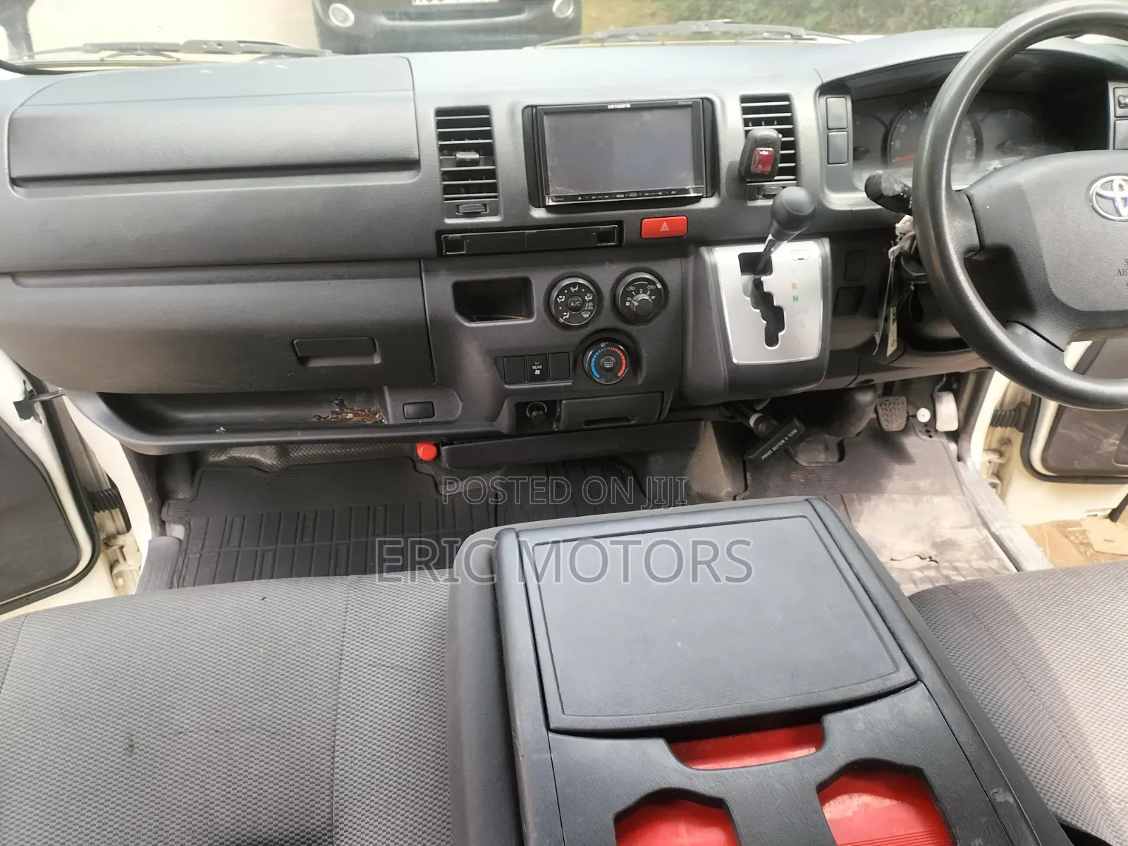Toyota HiAce 2014 White