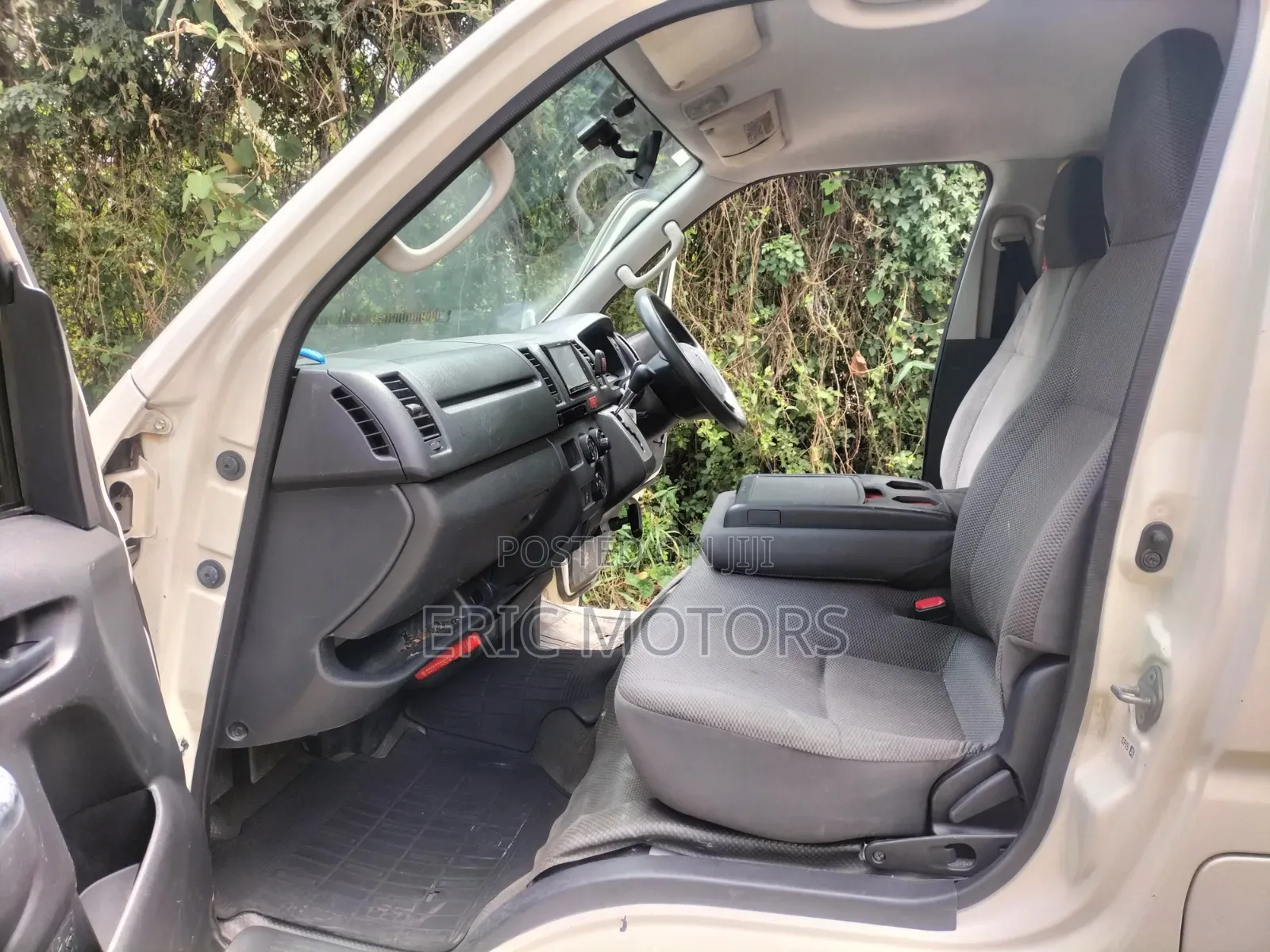 Toyota HiAce 2014 White