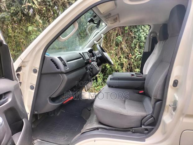 Toyota HiAce 2014 White - thumbnail 8