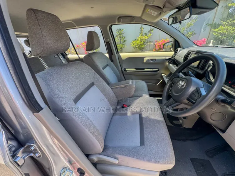 Toyota Passo 2019 Silver