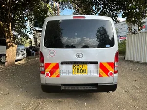 Toyota HiAce 2015 Silver
