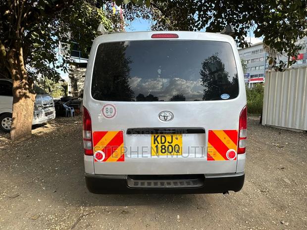 Toyota HiAce 2015 Silver - thumbnail 3
