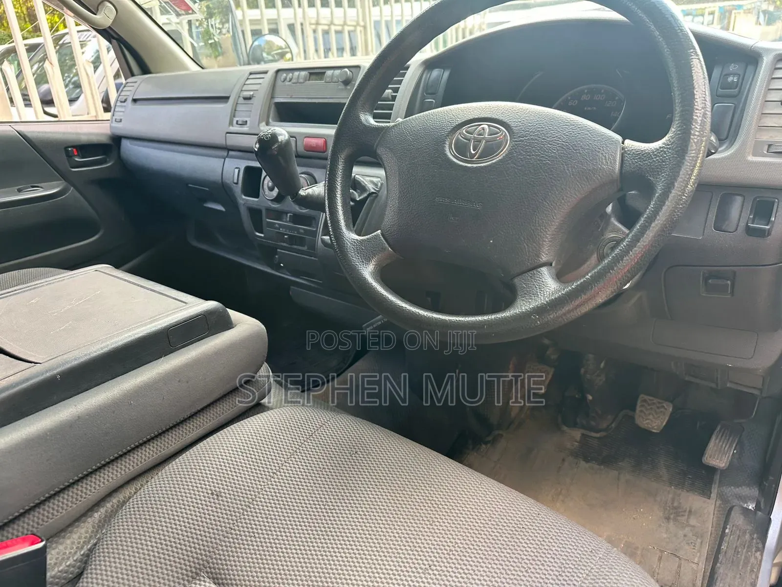 Toyota HiAce 2015 Silver