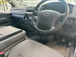Toyota HiAce 2015 Silver