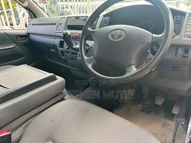 Toyota HiAce 2015 Silver - thumbnail 4