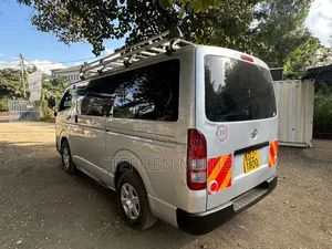 Toyota HiAce 2015 Silver