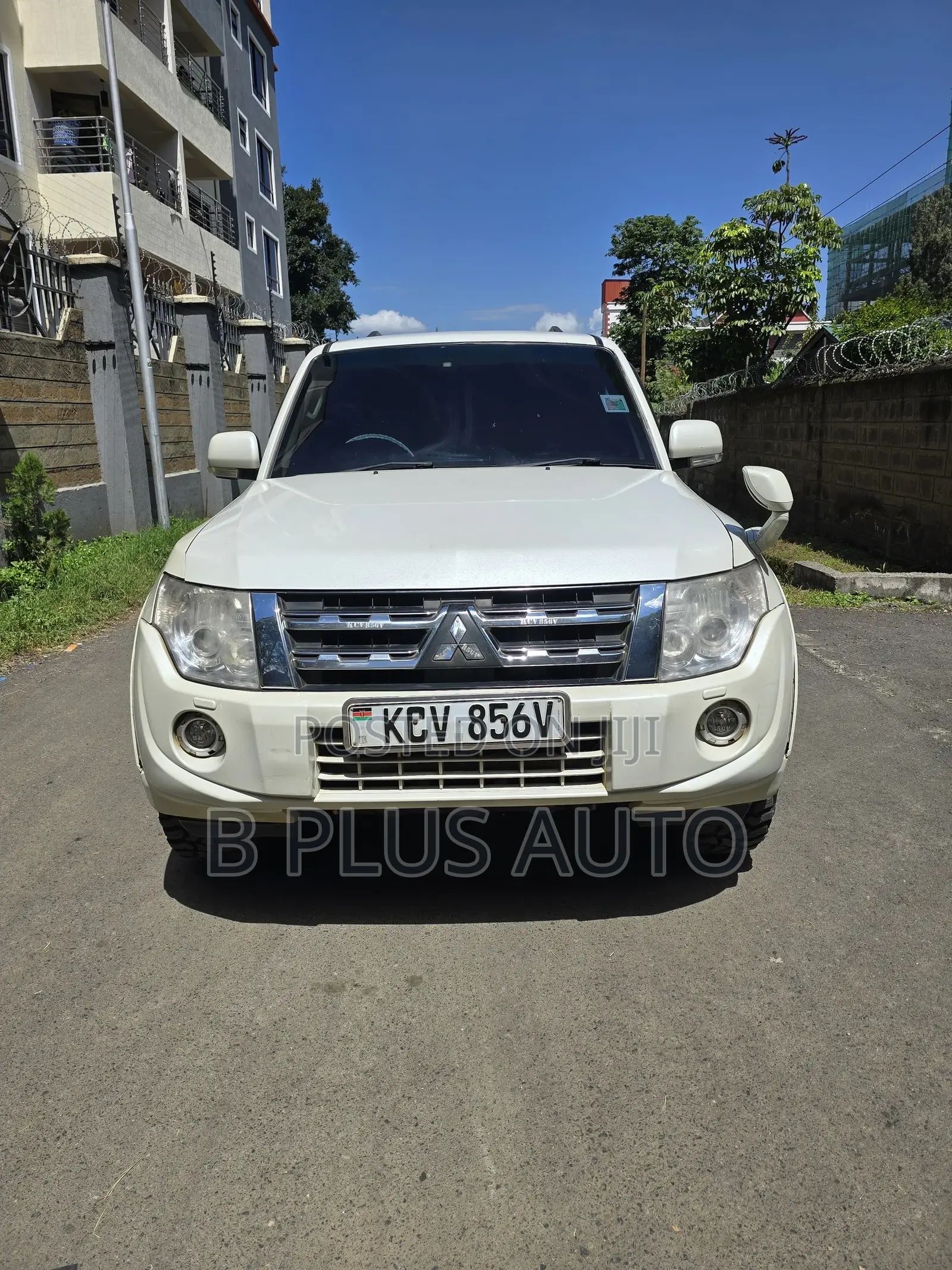 Mitsubishi Pajero 2012 White