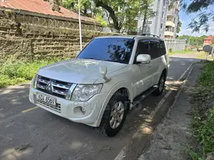Mitsubishi Pajero 2012 White