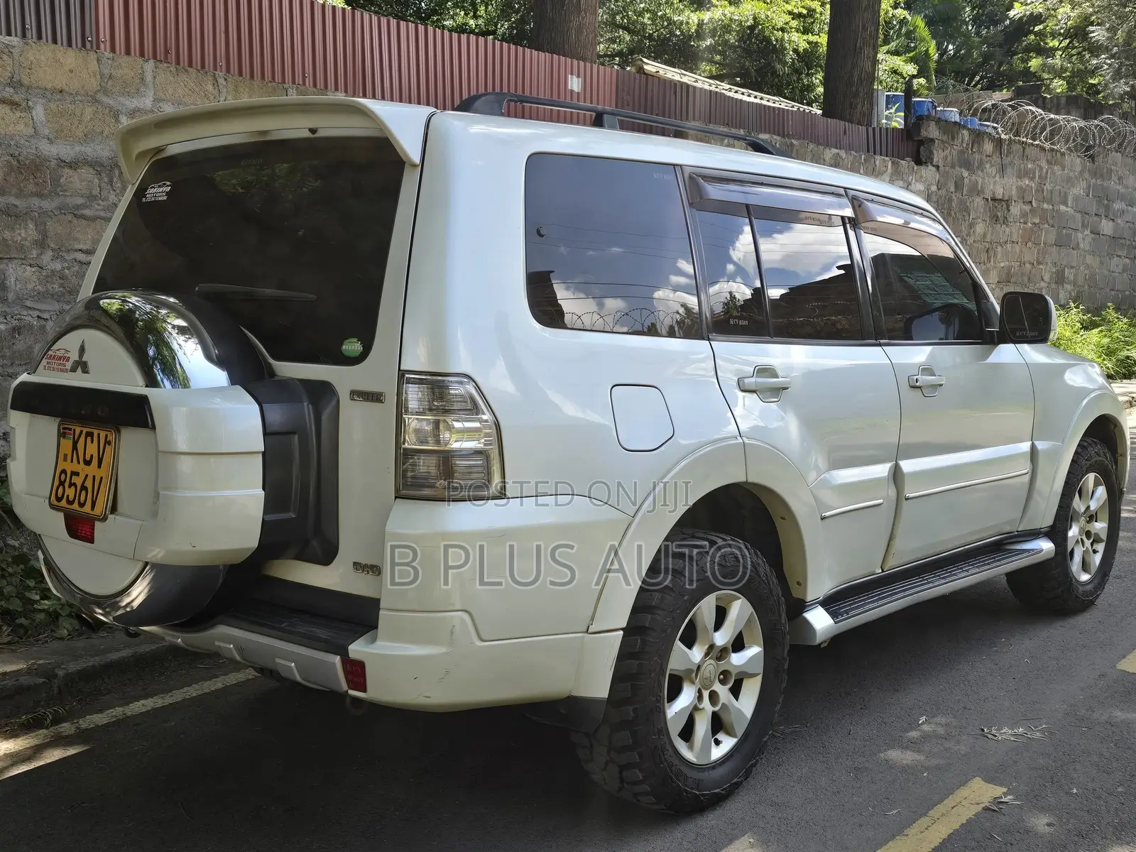 Mitsubishi Pajero 2012 White