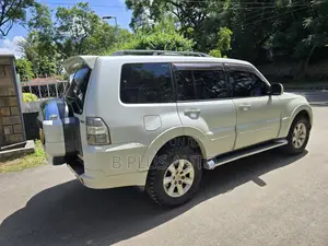 Mitsubishi Pajero 2012 White