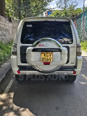 Mitsubishi Pajero 2012 White