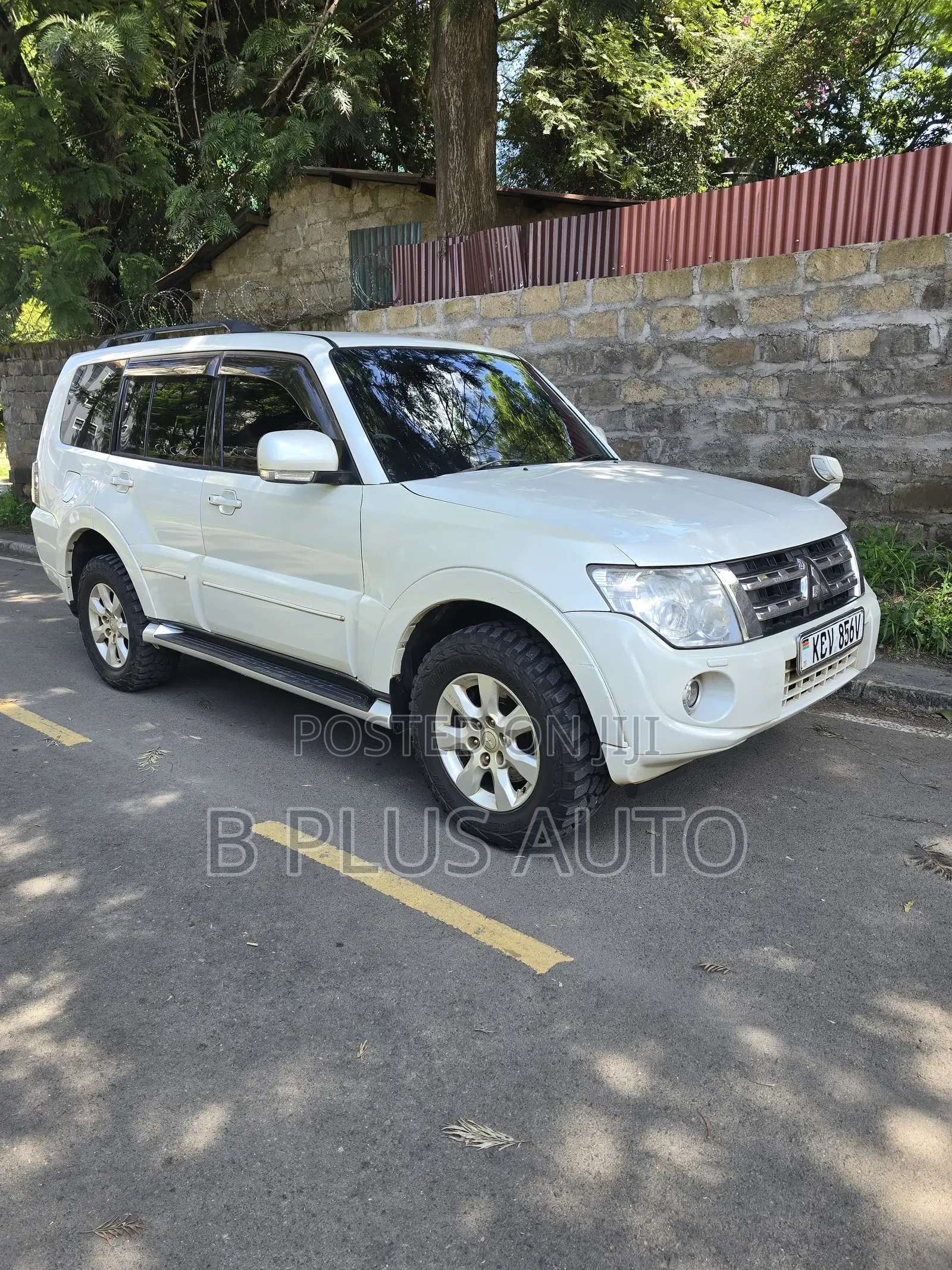 Mitsubishi Pajero 2012 White