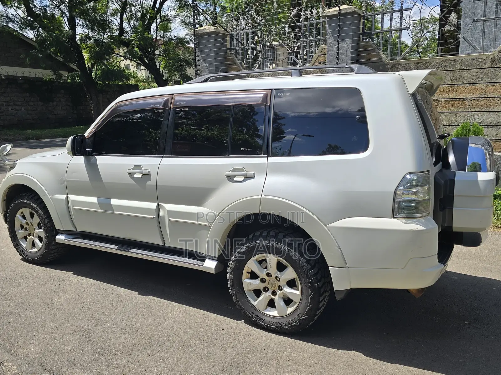 Mitsubishi Pajero 2012 White