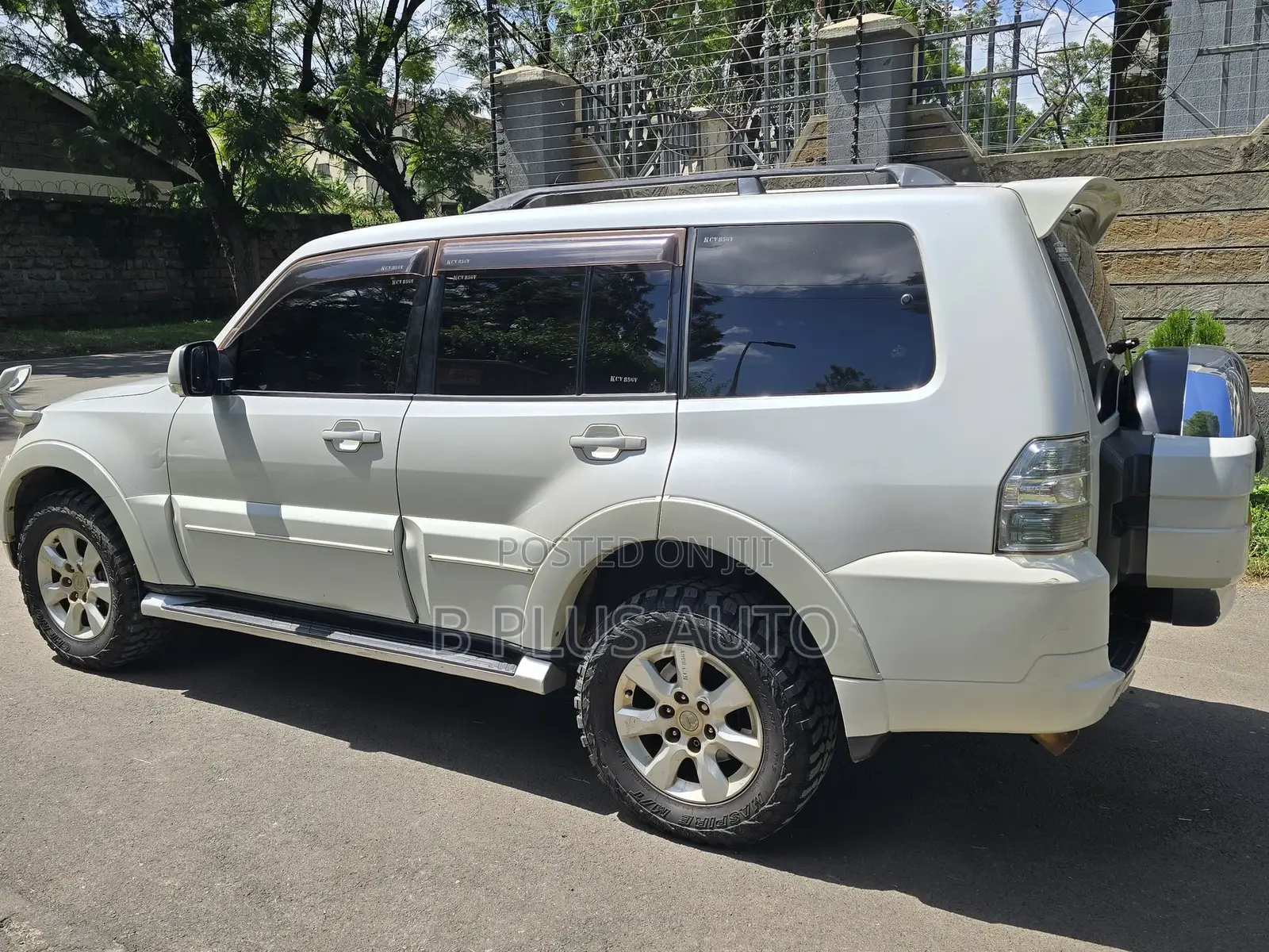 Mitsubishi Pajero 2012 White