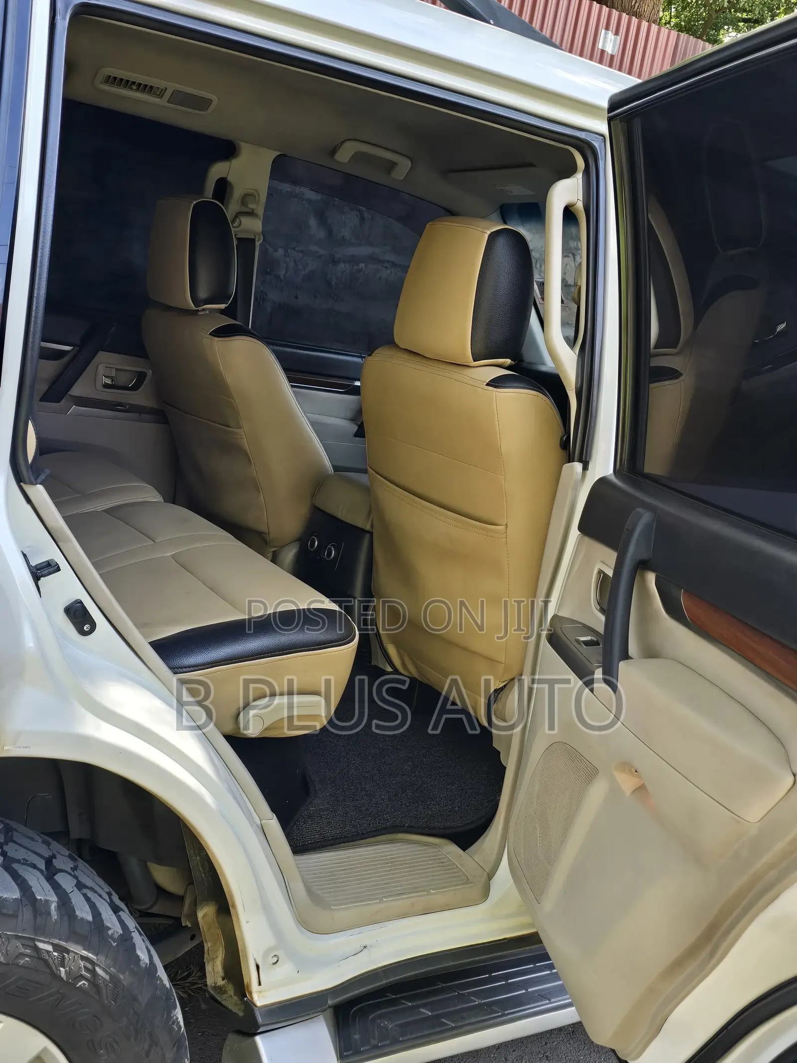 Mitsubishi Pajero 2012 White