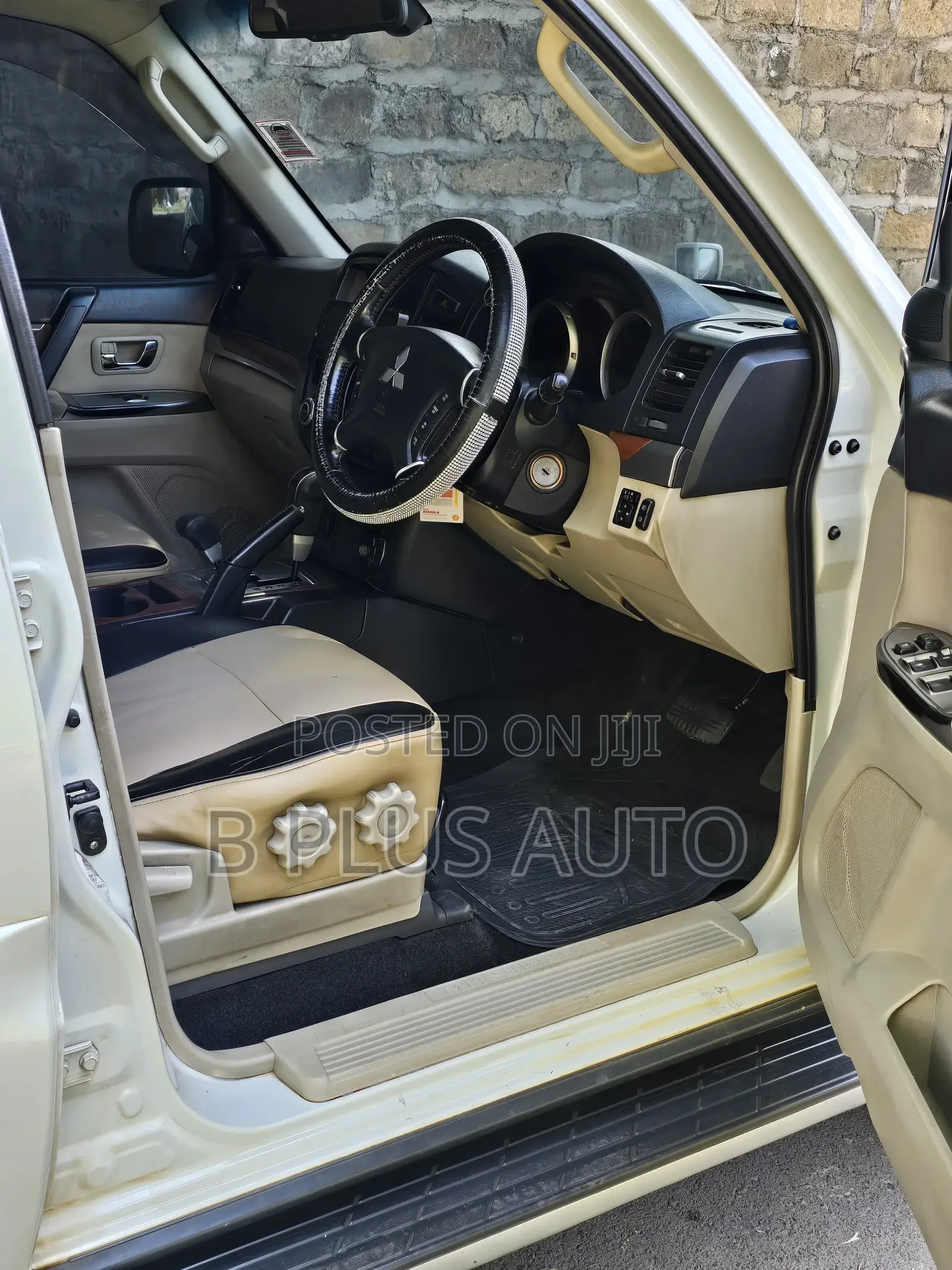 Mitsubishi Pajero 2012 White