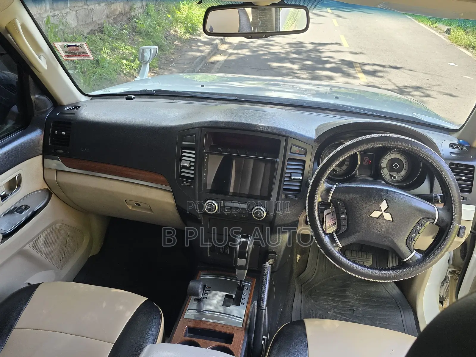 Mitsubishi Pajero 2012 White