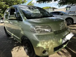 Toyota Porte 2007 Green