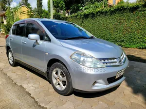 Nissan Tiida 2008 Silver