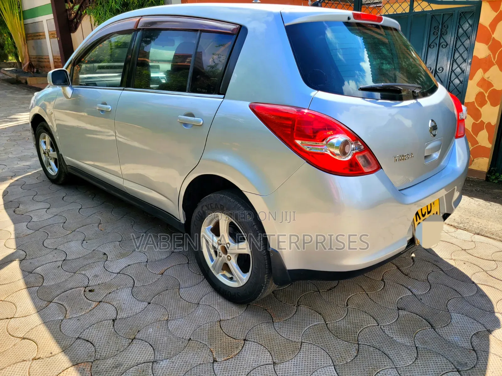Nissan Tiida 2008 Silver
