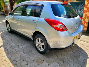 Nissan Tiida 2008 Silver
