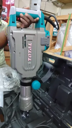 Total 1700w Heavy Duty Demolition Breaker – 1700w Power