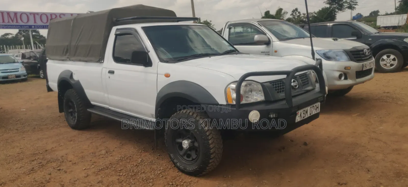 Nissan Hardbody 2010 White