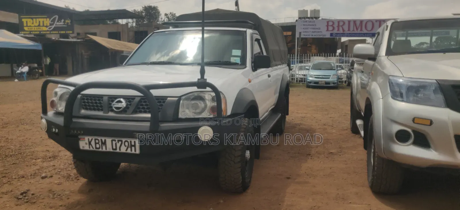 Nissan Hardbody 2010 White