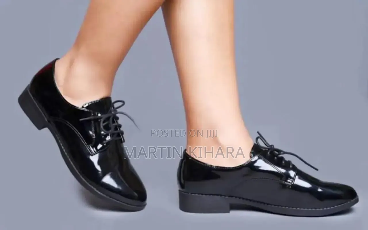 Laced Wetlook Brogues