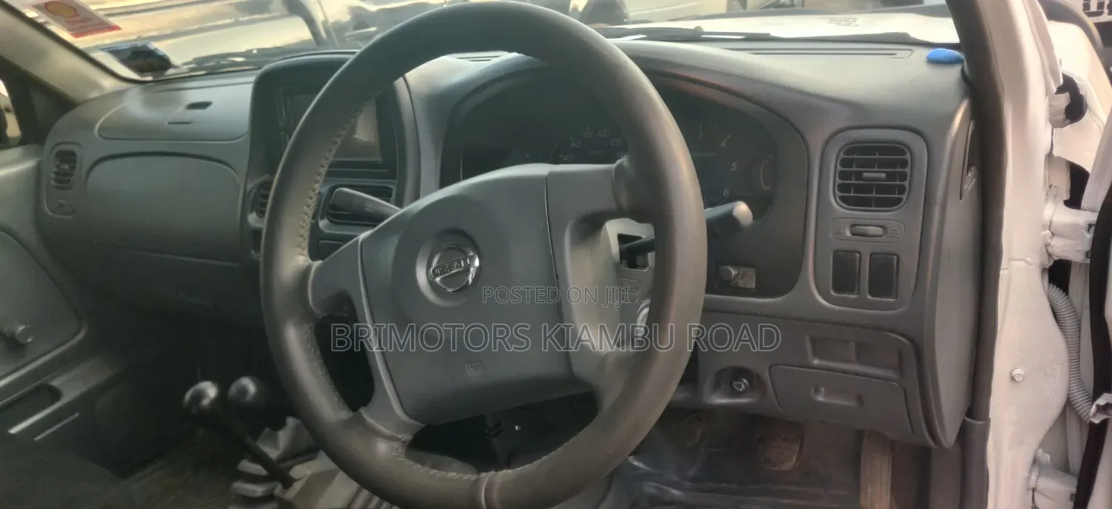 Nissan Hardbody 2010 White