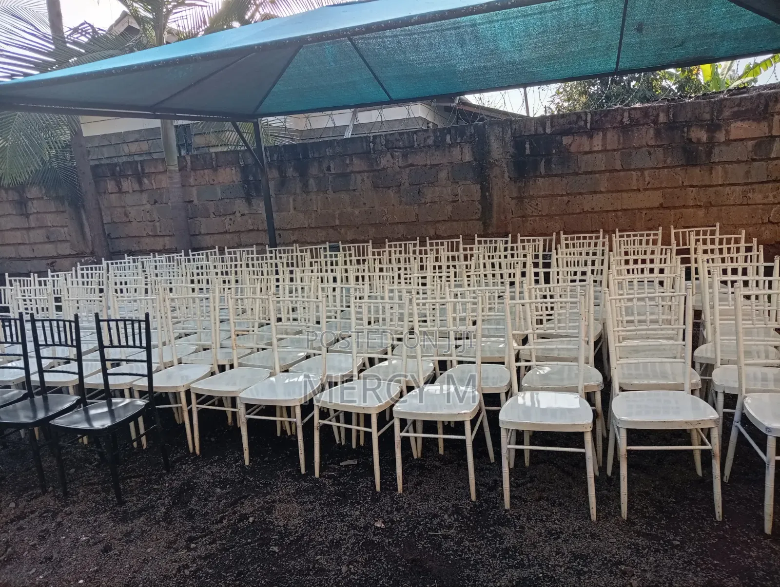 Chivari Seats