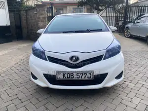 Toyota Vitz 2013 White