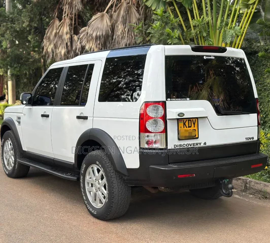 Land Rover Discovery 2013 White