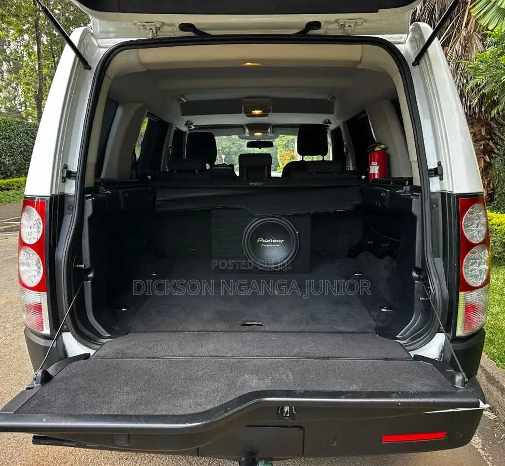 Land Rover Discovery 2013 White