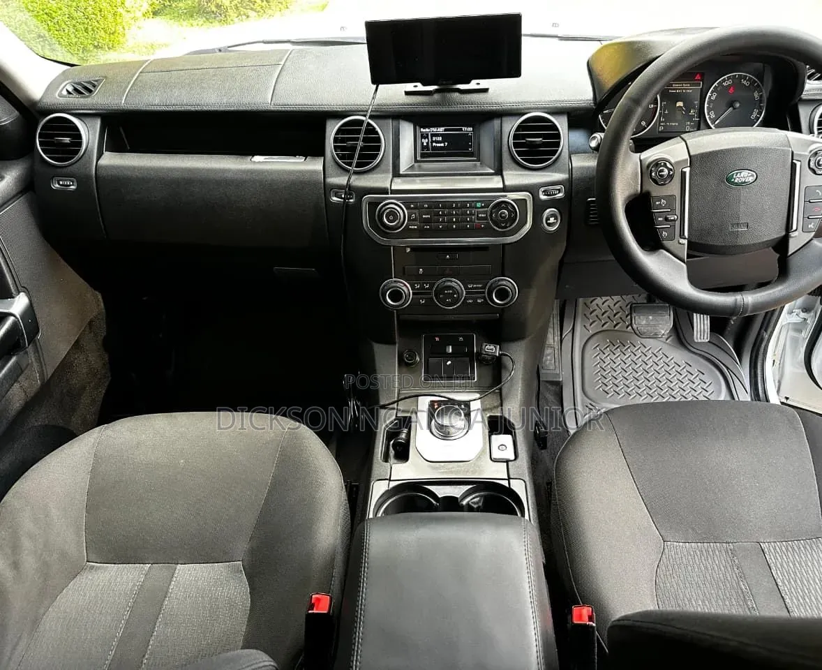Land Rover Discovery 2013 White