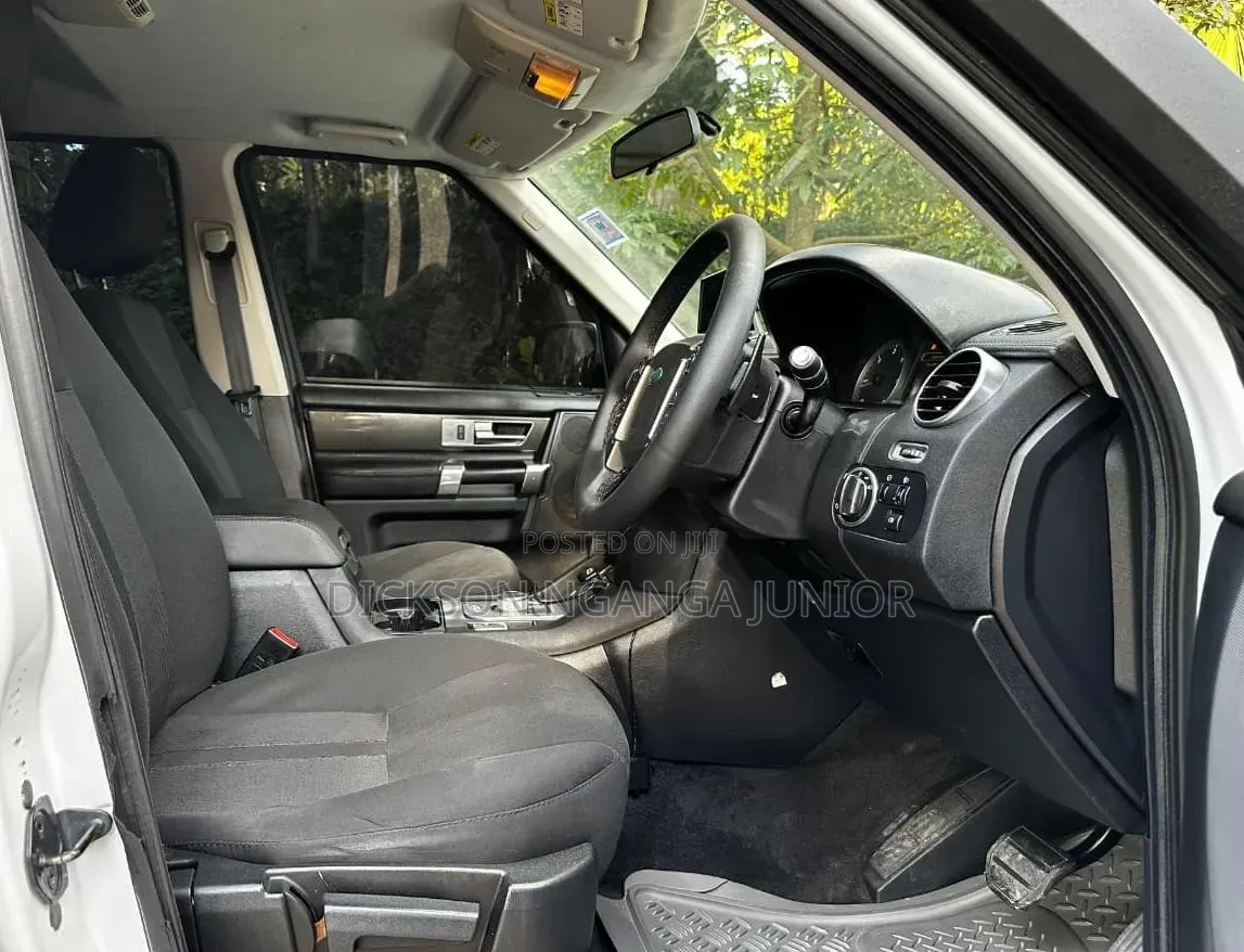 Land Rover Discovery 2013 White