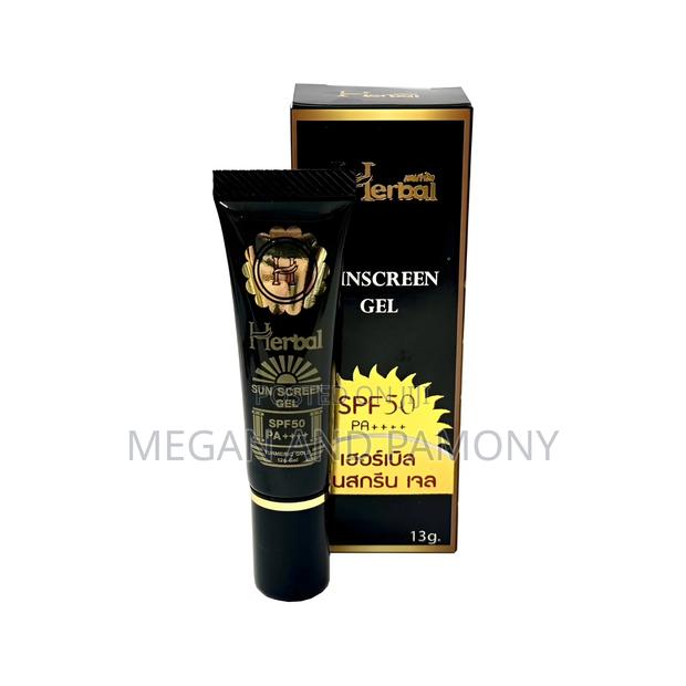 Tumeric Herbal Gold Sunscreen Gel - thumbnail 4