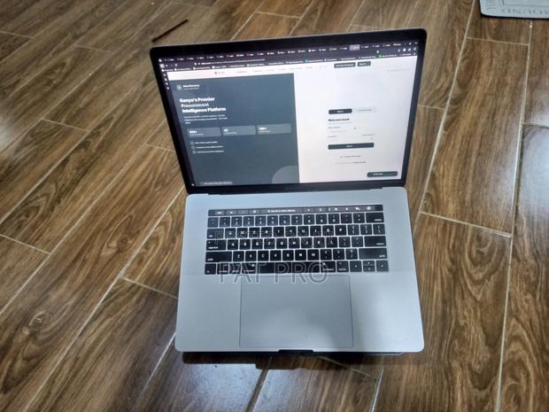 Laptop Apple MacBook Pro 2017 16GB Intel Core i7 SSHD (Hybrid) 500GB