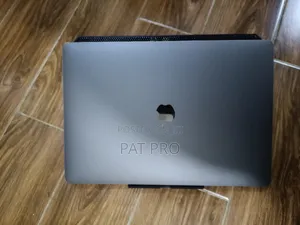 Laptop Apple MacBook Pro 2017 16GB Intel Core i7 SSHD (Hybrid) 500GB
