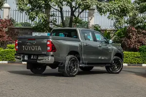 Toyota Hilux 2021 Green