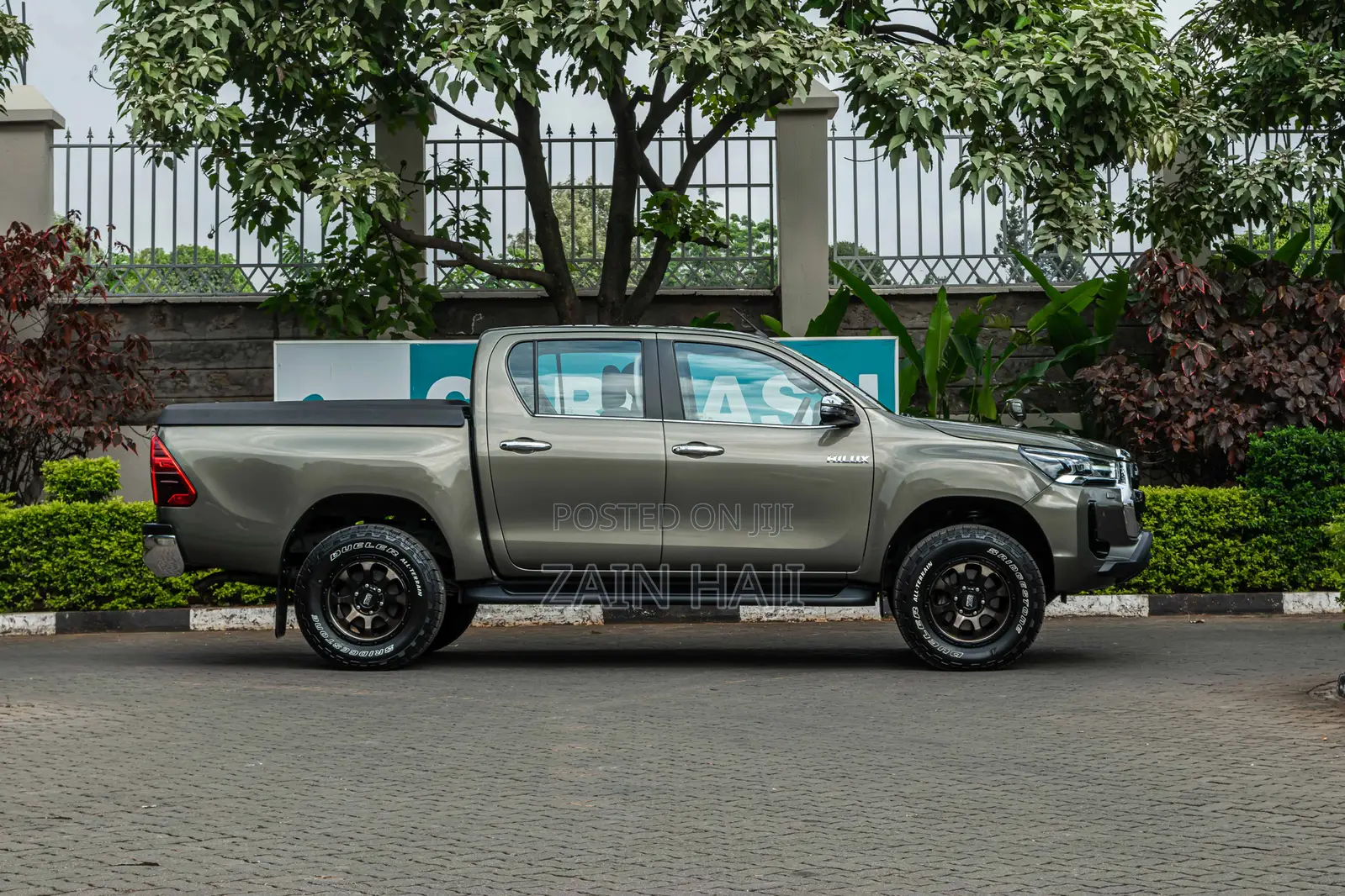 Toyota Hilux 2021 Green