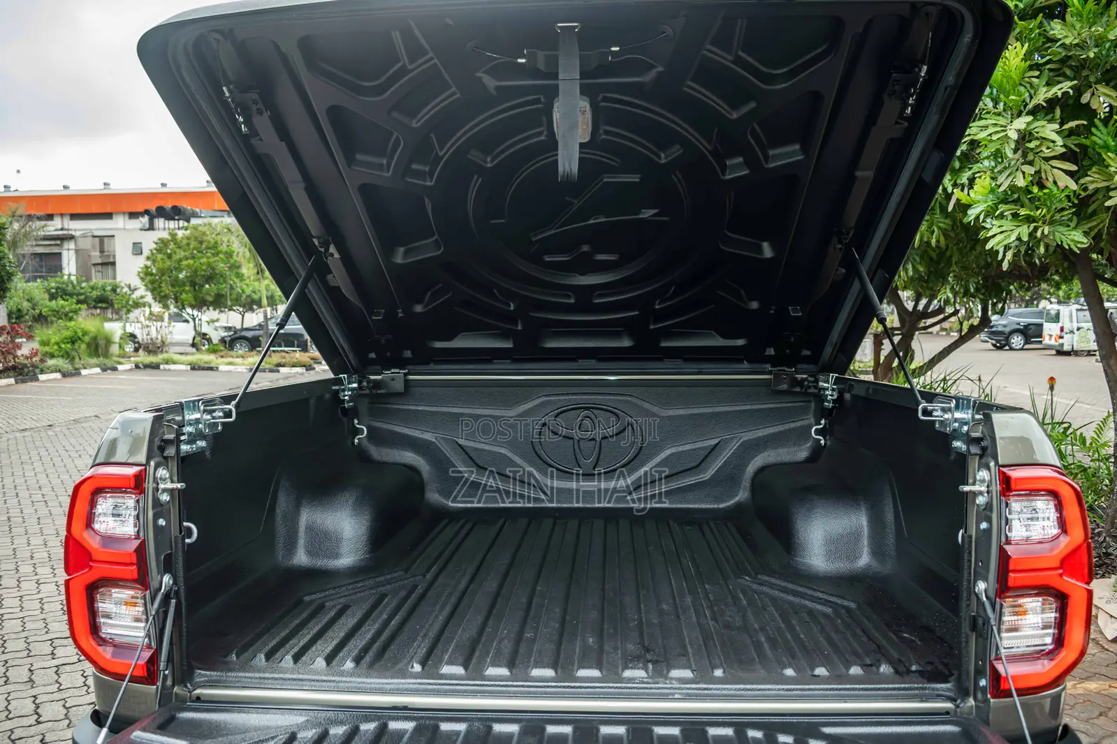 Toyota Hilux 2021 Green