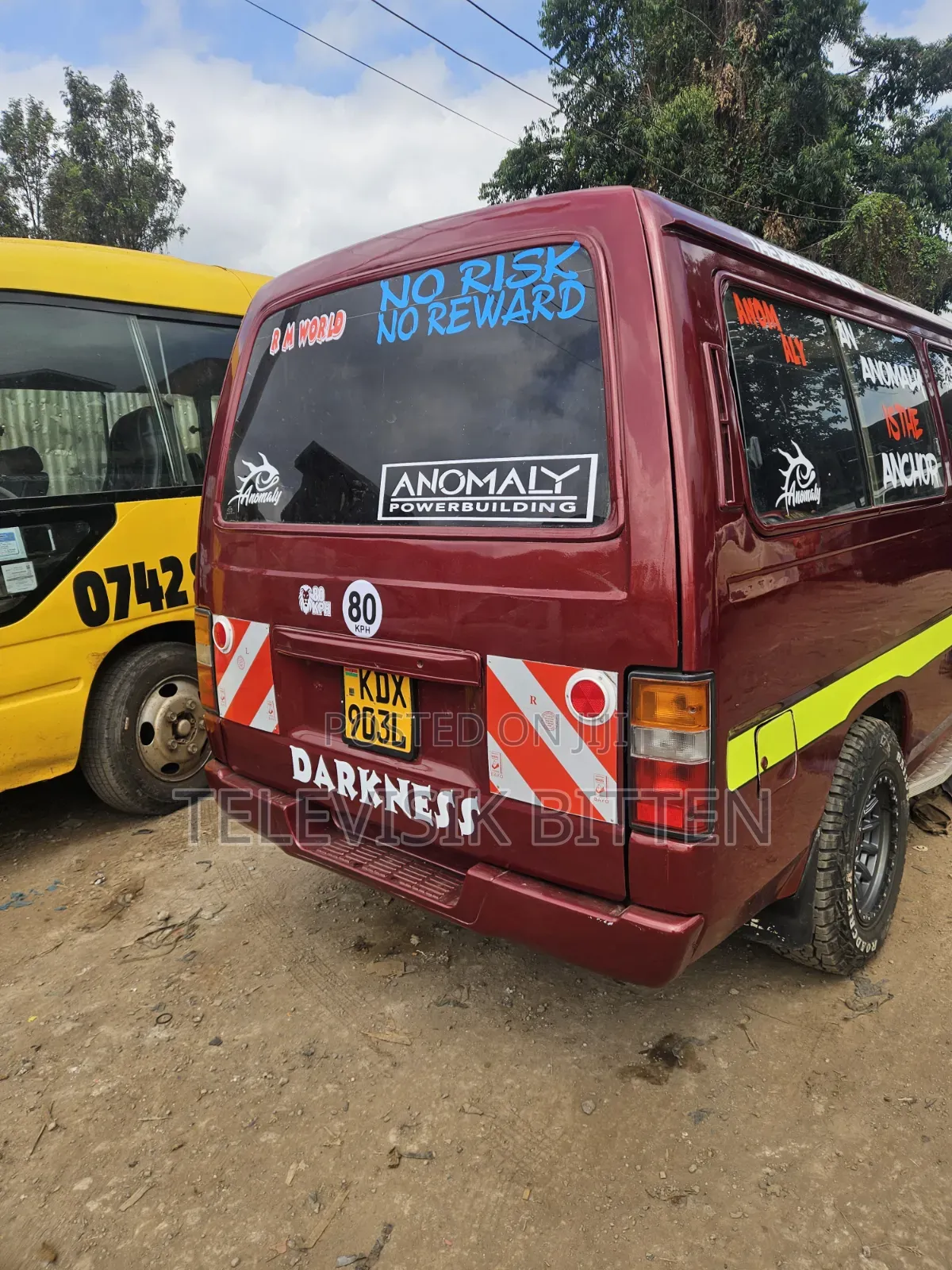 Nissan Caravan (Urvan) 2012 Red