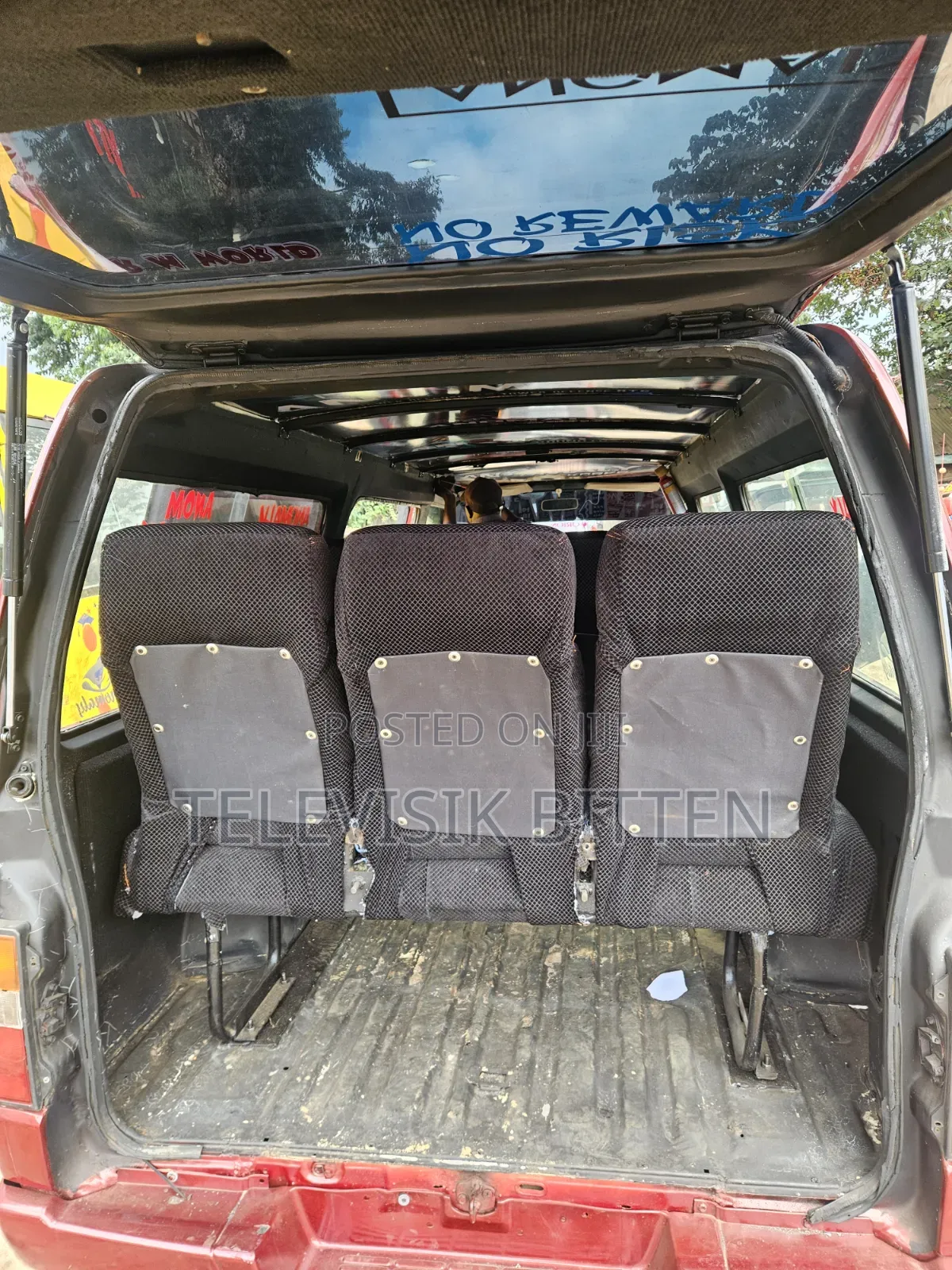 Nissan Caravan (Urvan) 2012 Red