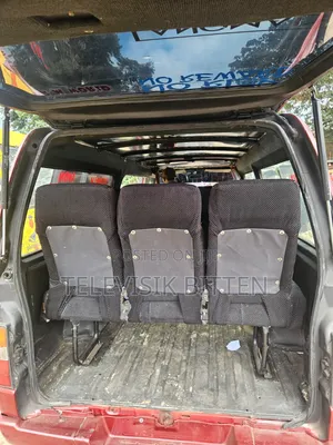 Nissan Caravan (Urvan) 2012 Red