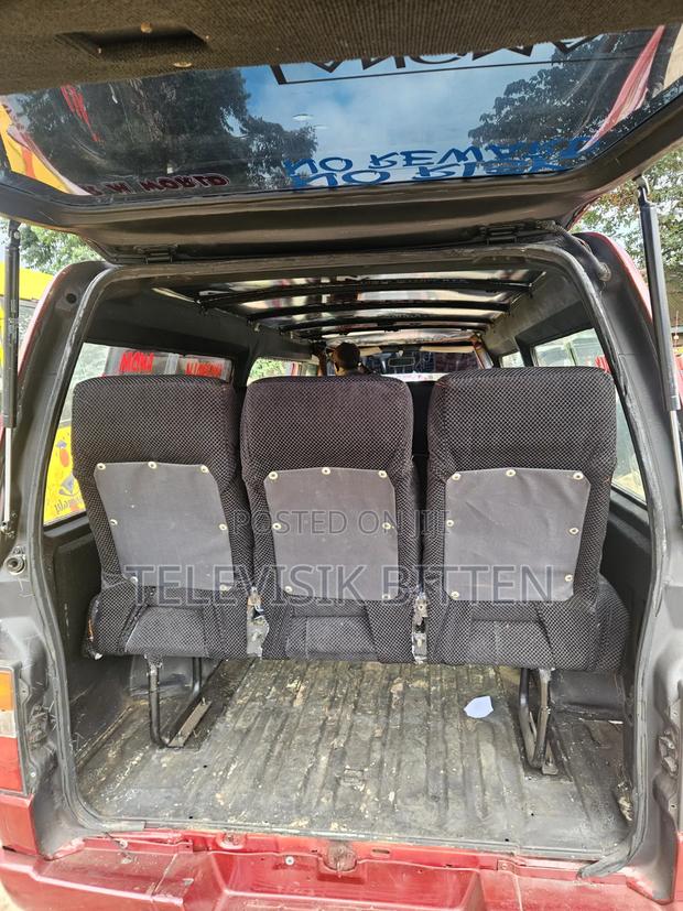 Nissan Caravan (Urvan) 2012 Red - thumbnail 5