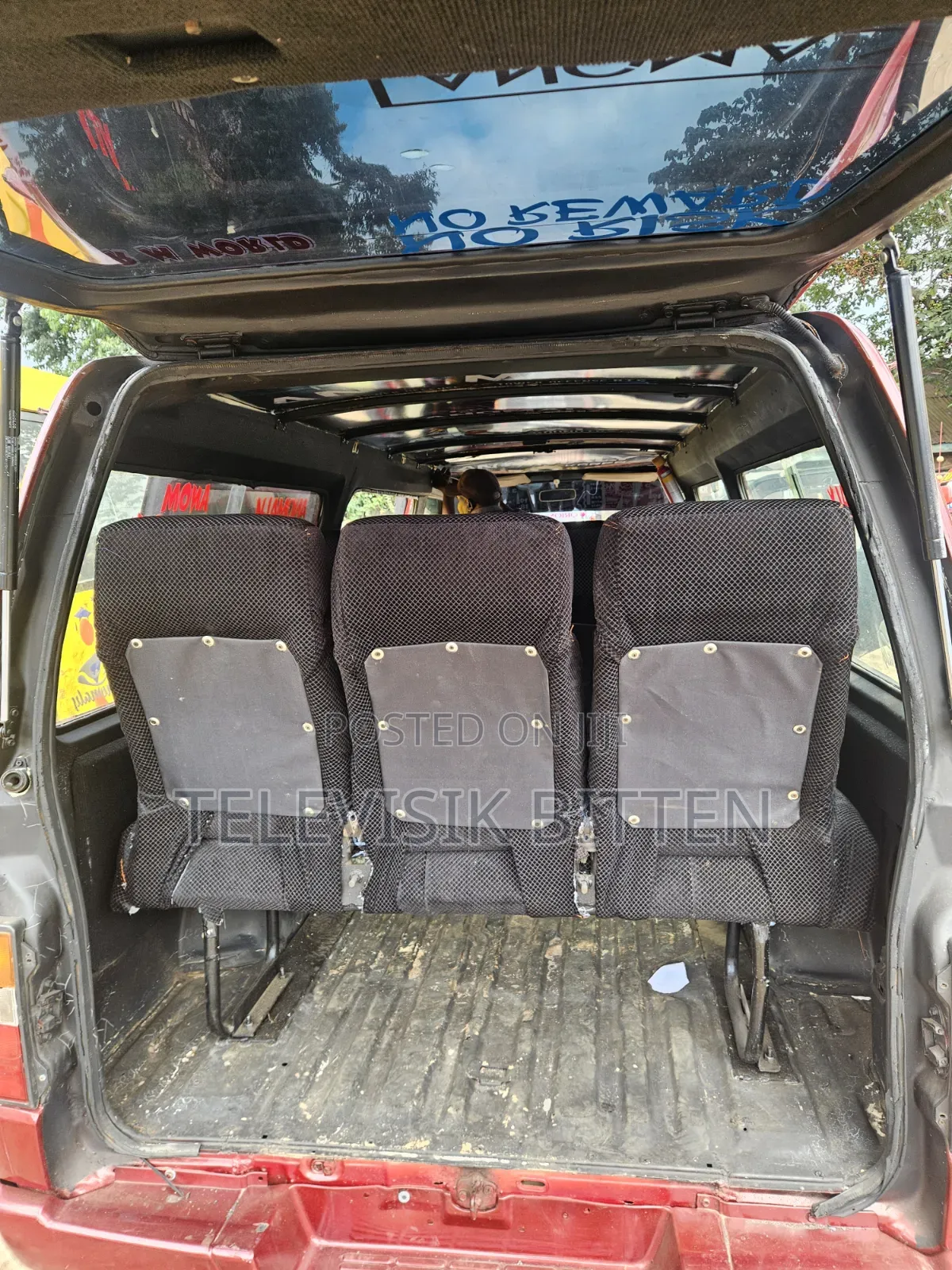 Nissan Caravan (Urvan) 2012 Red